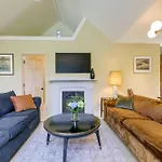 Beautiful And Historic Cottage, Steps To Elm Park