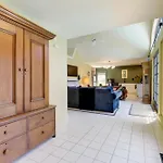 Beautiful And Historic Cottage, Steps To Elm Park