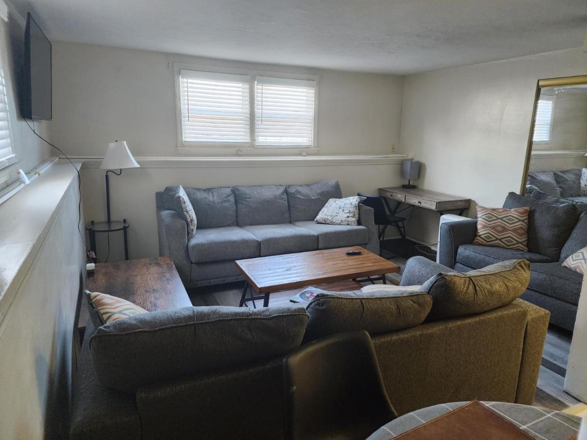 Modern Cozy Two Bedroom With Off-street Parking Apartment *