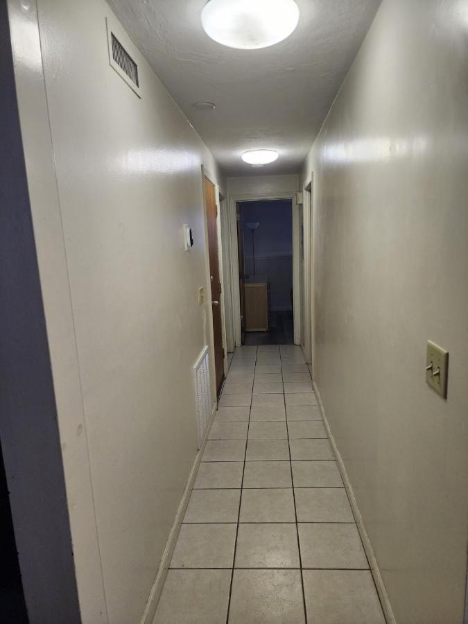 Modern Cozy Two Bedroom With Off-street Parking Apartment *