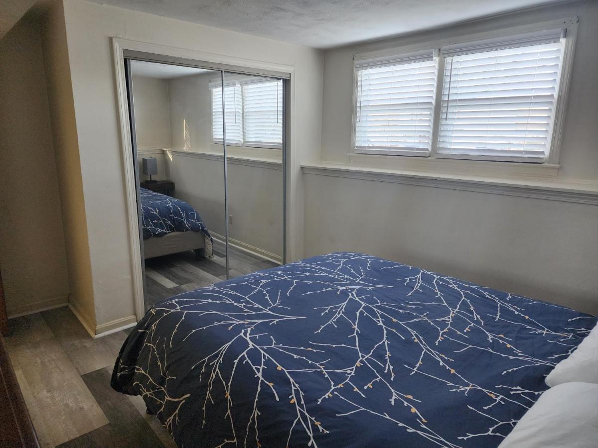 Apartment Modern Cozy Two Bedroom With Off-street Parking
