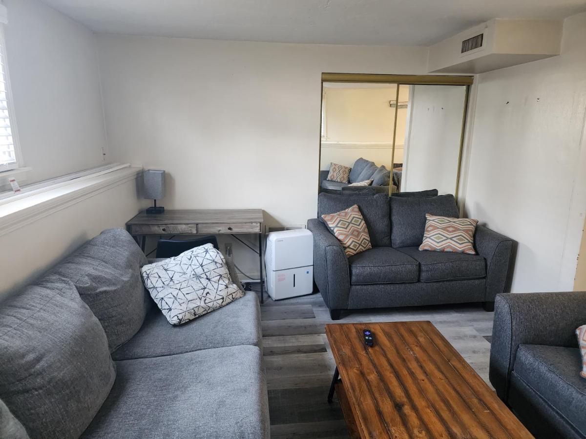 Modern Cozy Two Bedroom With Off-street Parking *
