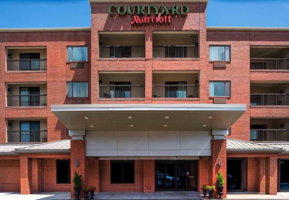 Hotel Courtyard