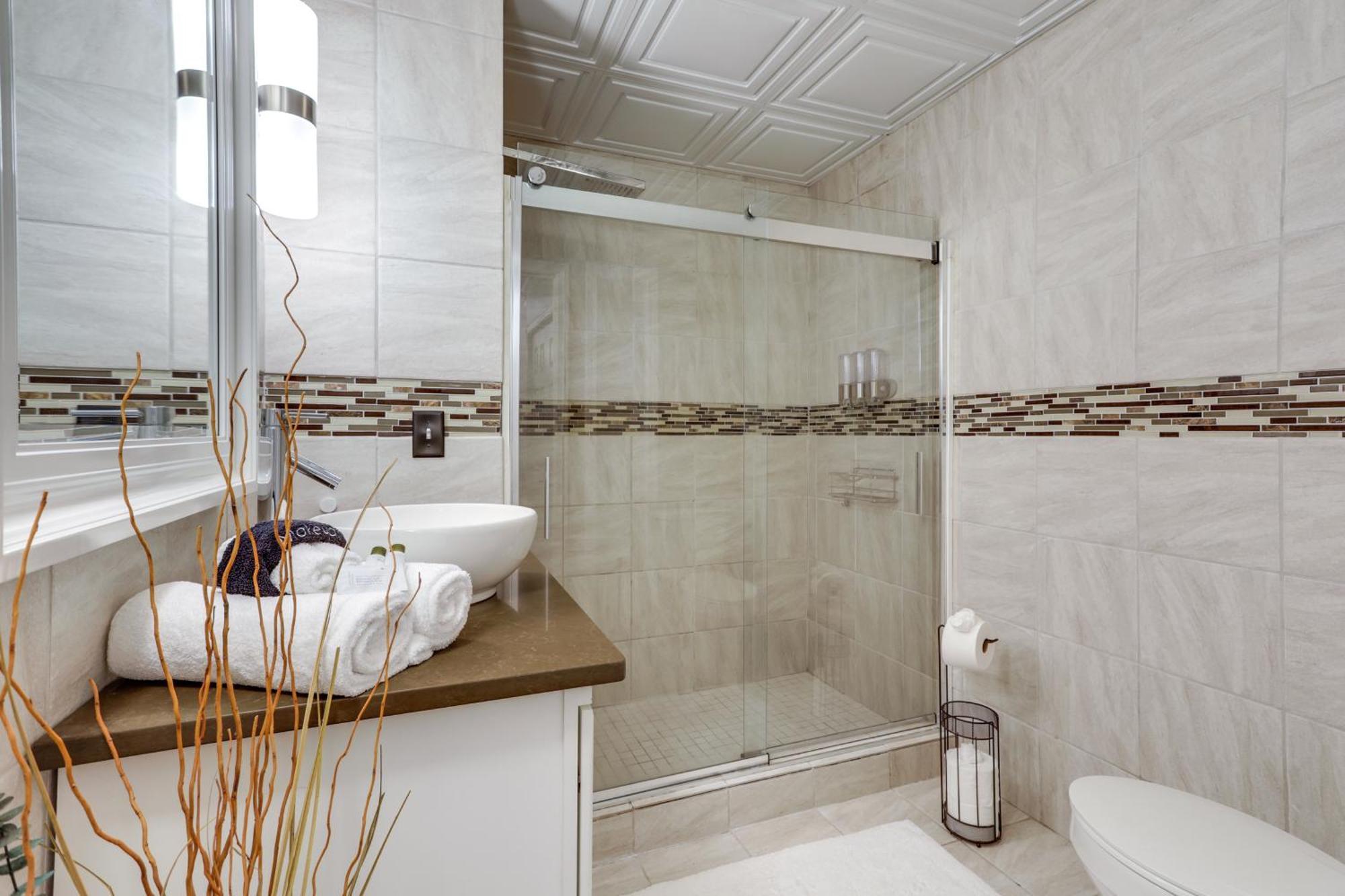 Charming Retreat With Private Pool! *