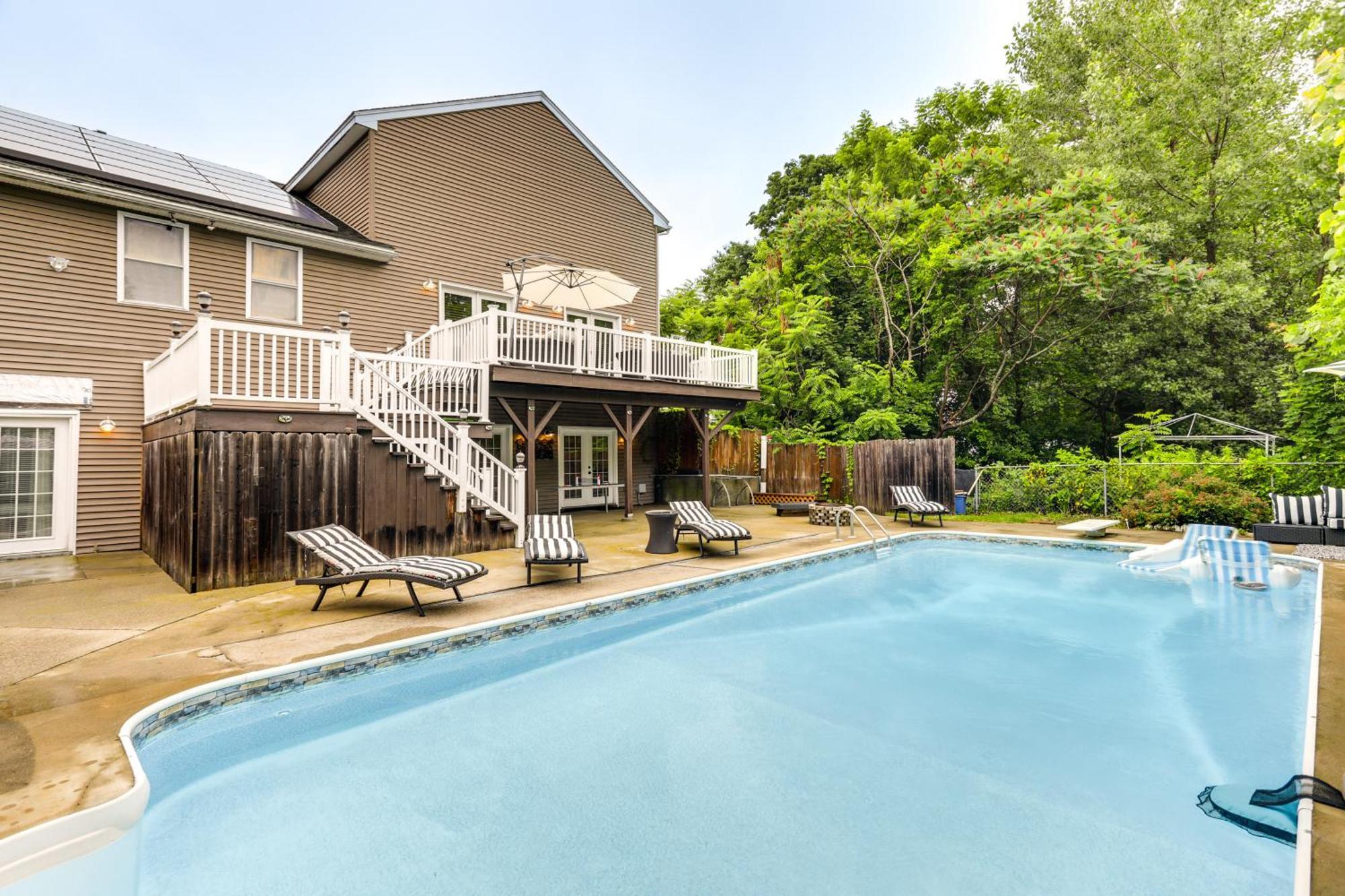 Charming Retreat With Private Pool! Holiday home *
