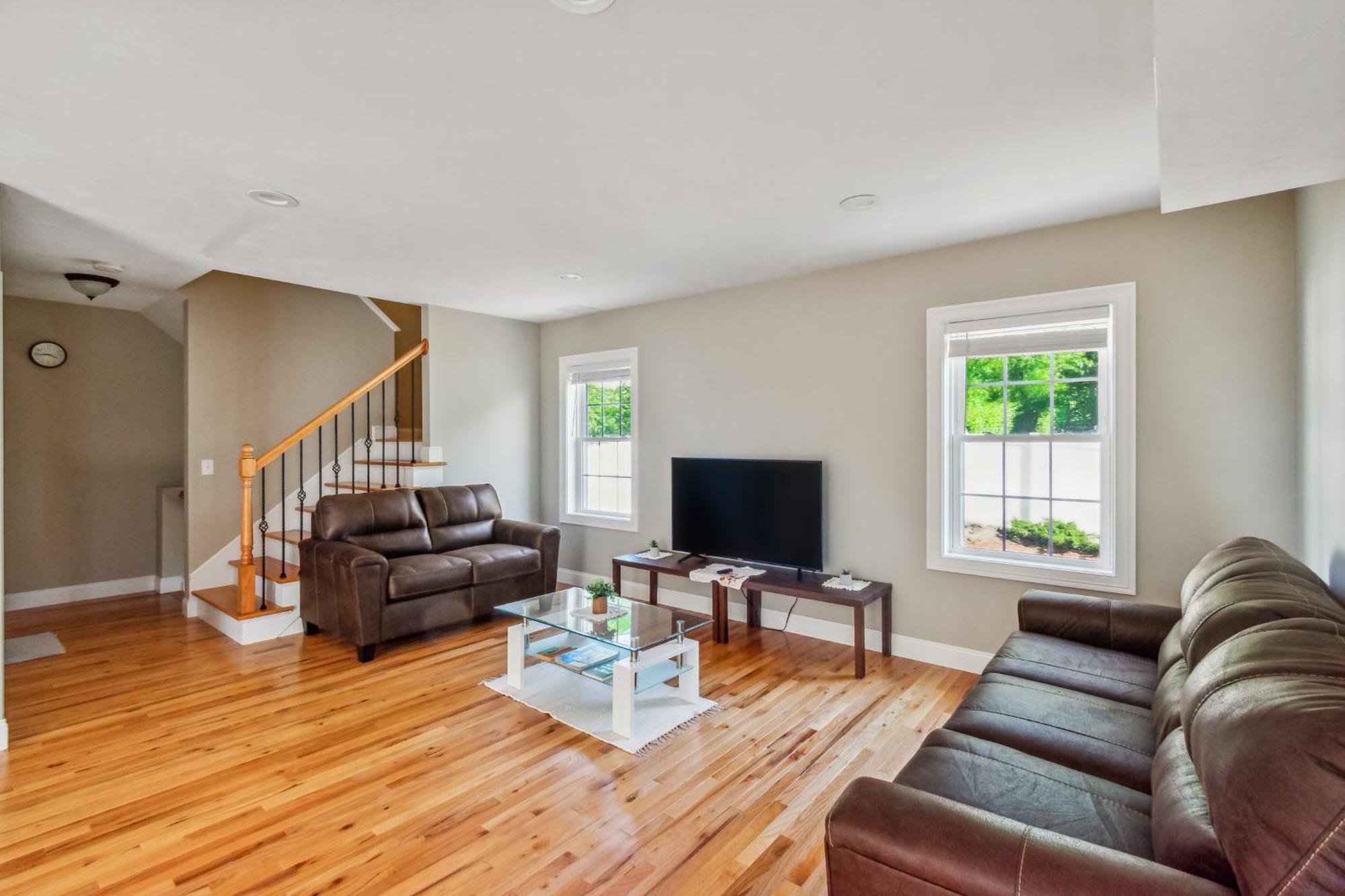 Elegant 3br Near Downtown Apartment