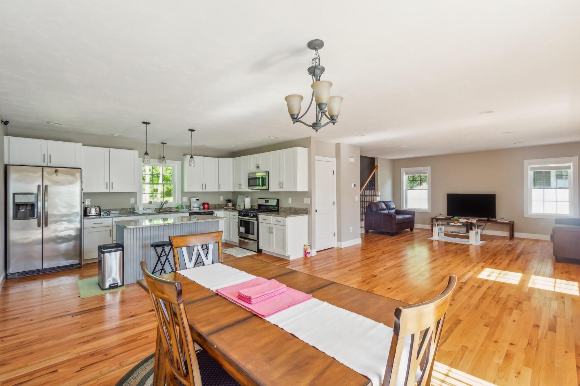 Elegant 3br Near Downtown Apartment *