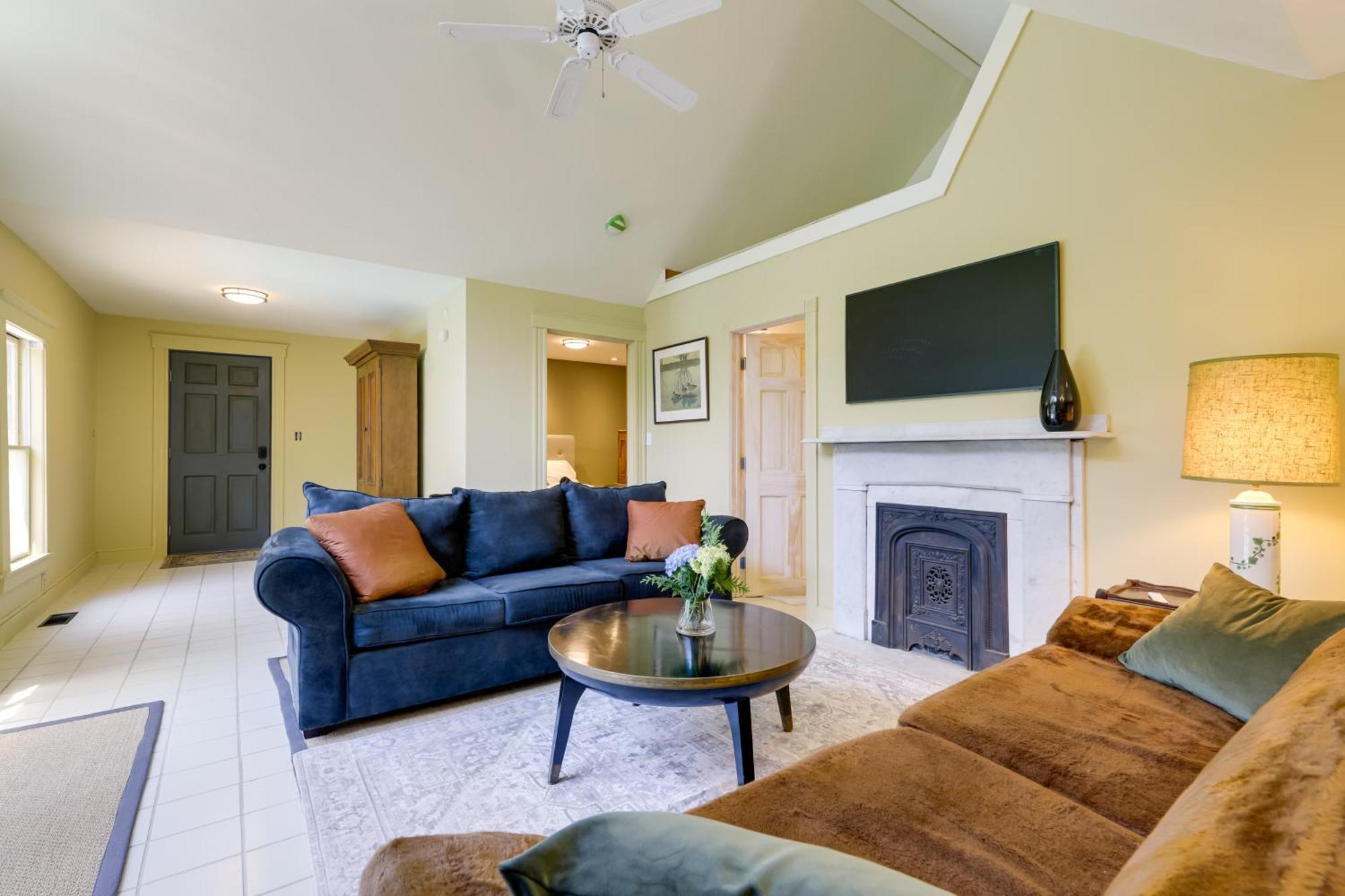 Beautiful And Historic Cottage, Steps To Elm Park