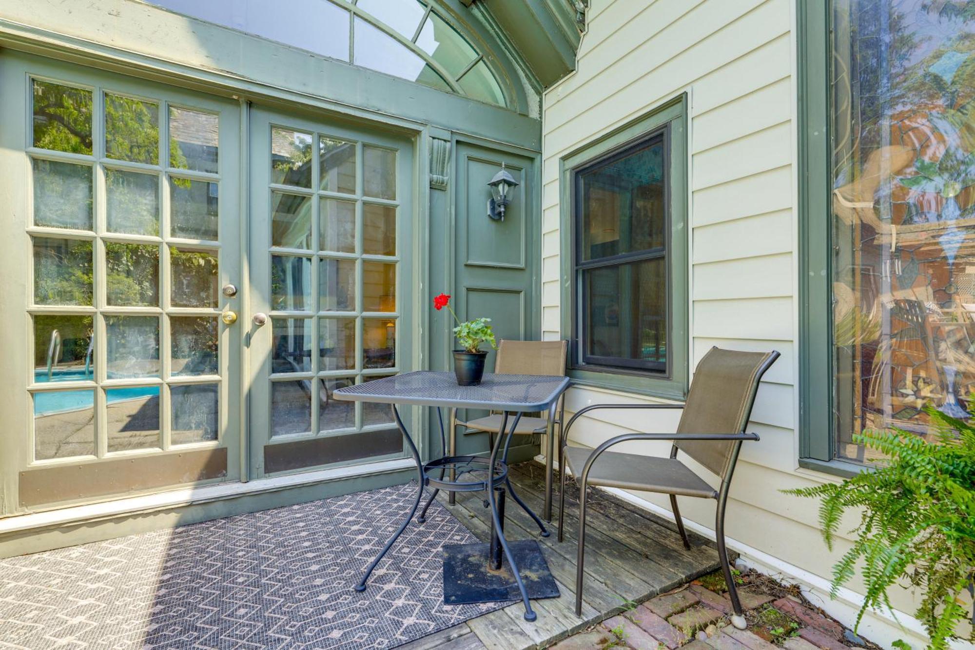 Holiday home Beautiful And Historic Cottage, Steps To Elm Park