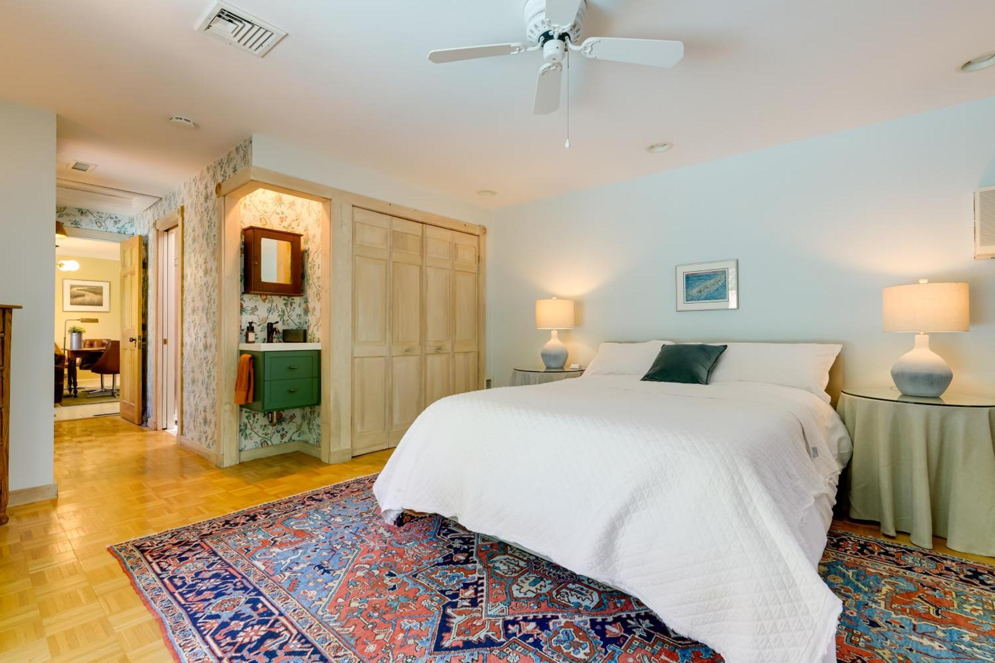 Holiday home Beautiful And Historic Cottage, Steps To Elm Park *