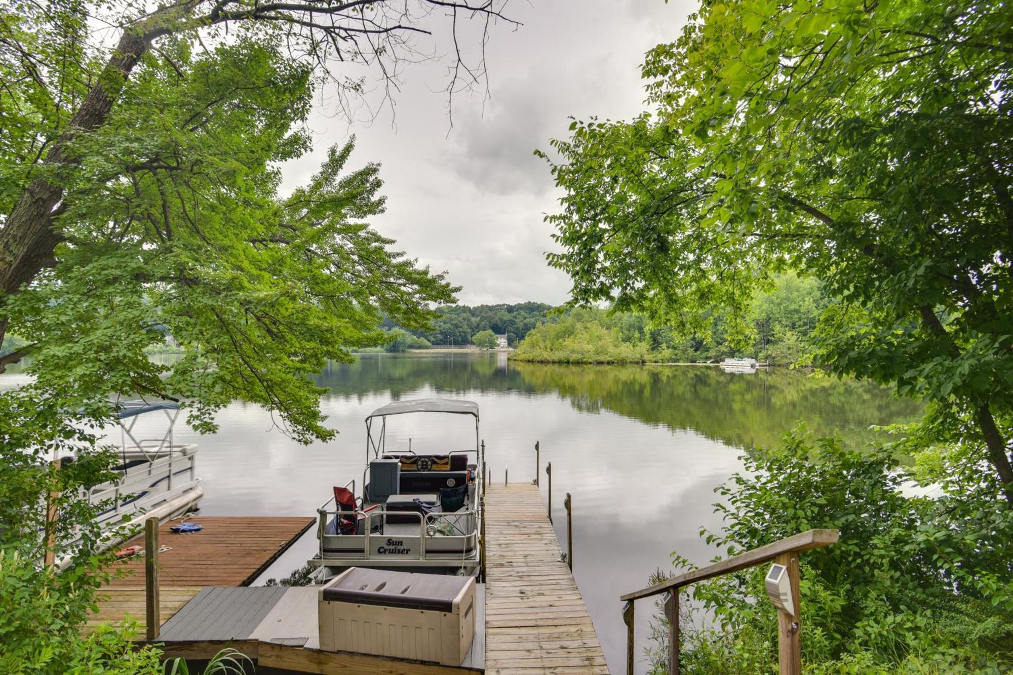 Holiday home On Indian With Shared Boat Dock! Worcester