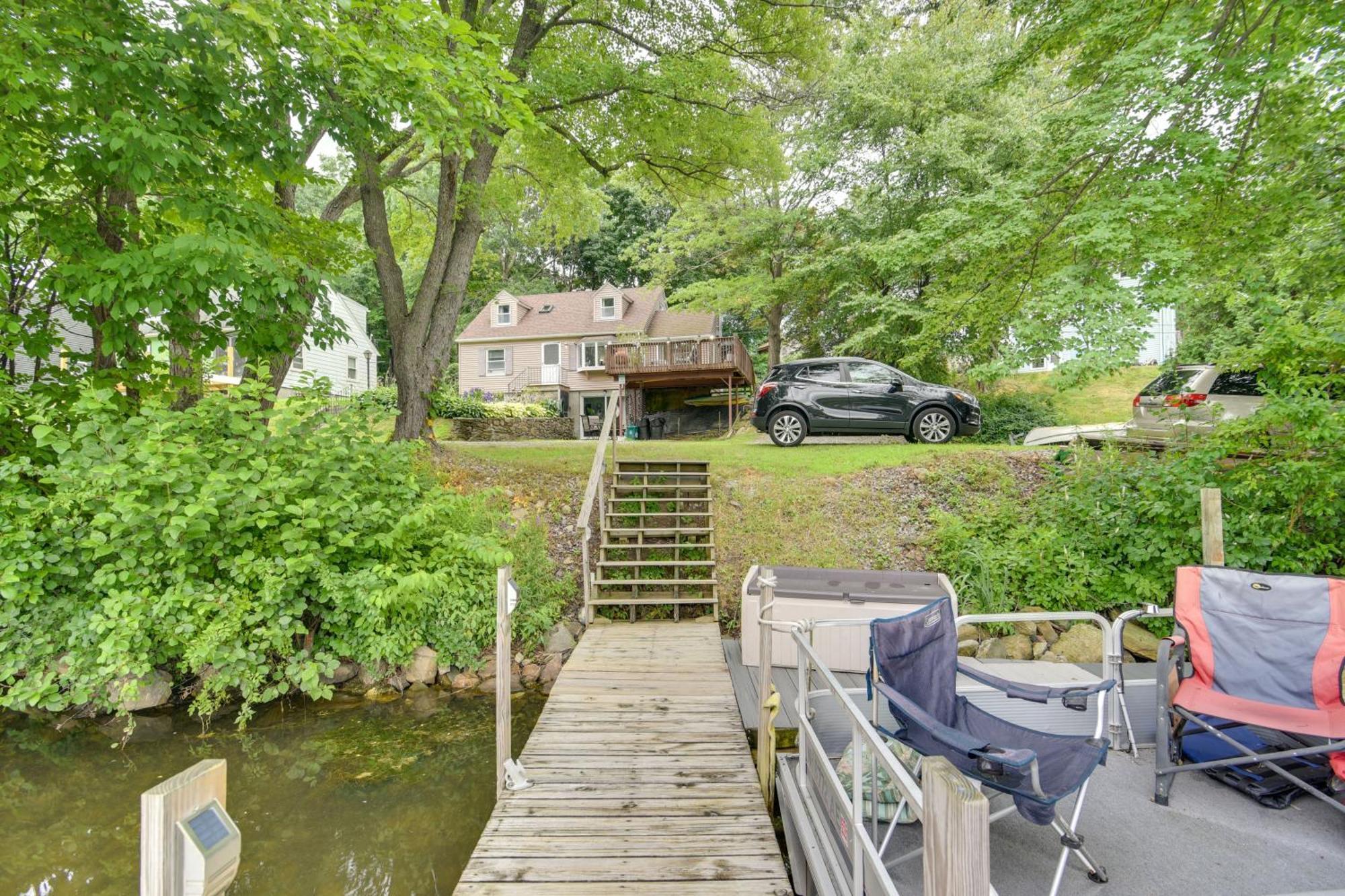 Holiday home On Indian With Shared Boat Dock!