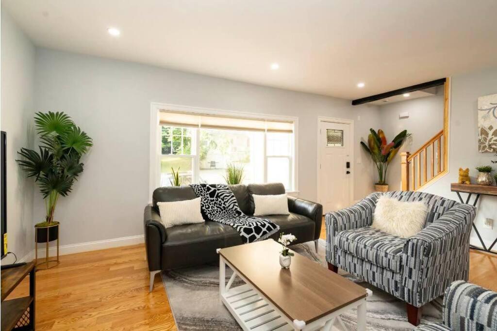 New Renovation Cozy House In * Worcester