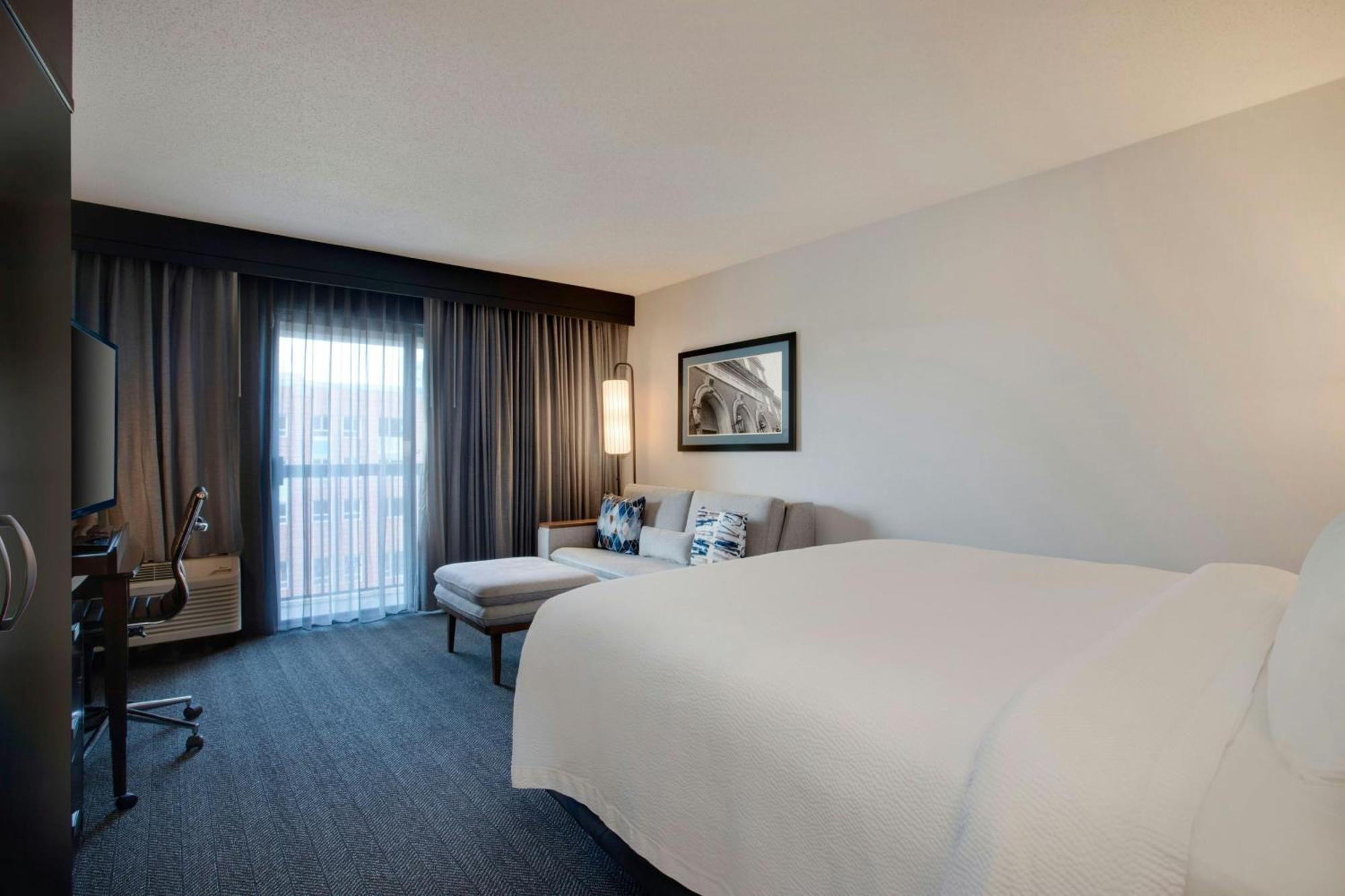 Hotel Courtyard 3*