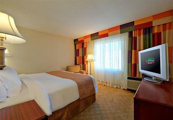 Courtyard 3* Worcester