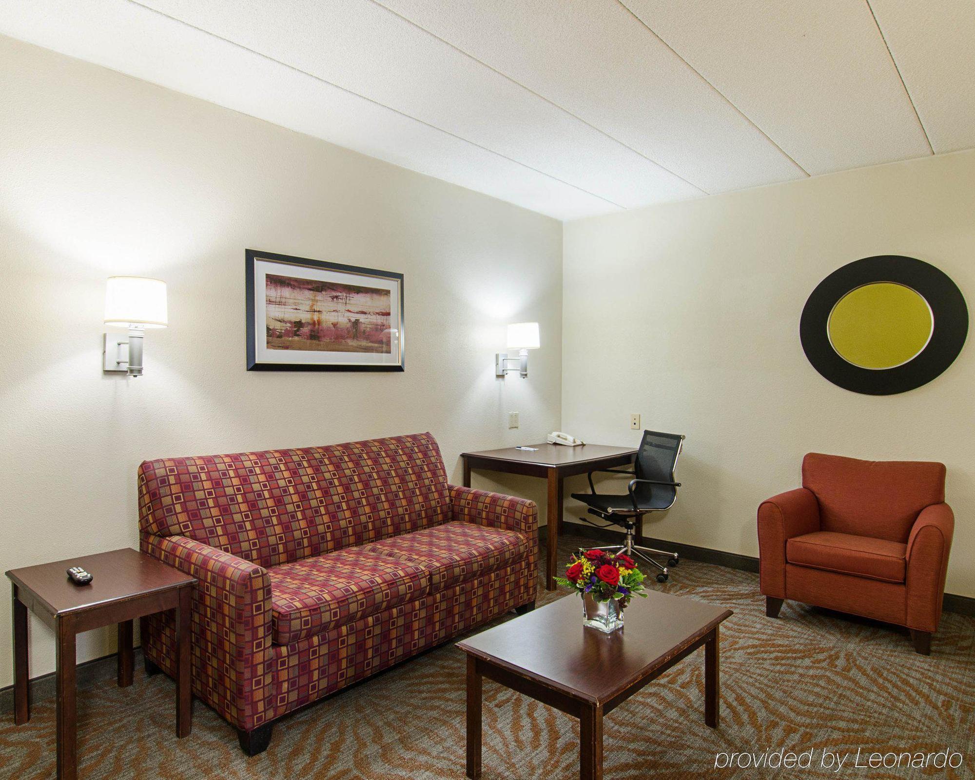 Hotel Suburban Extended