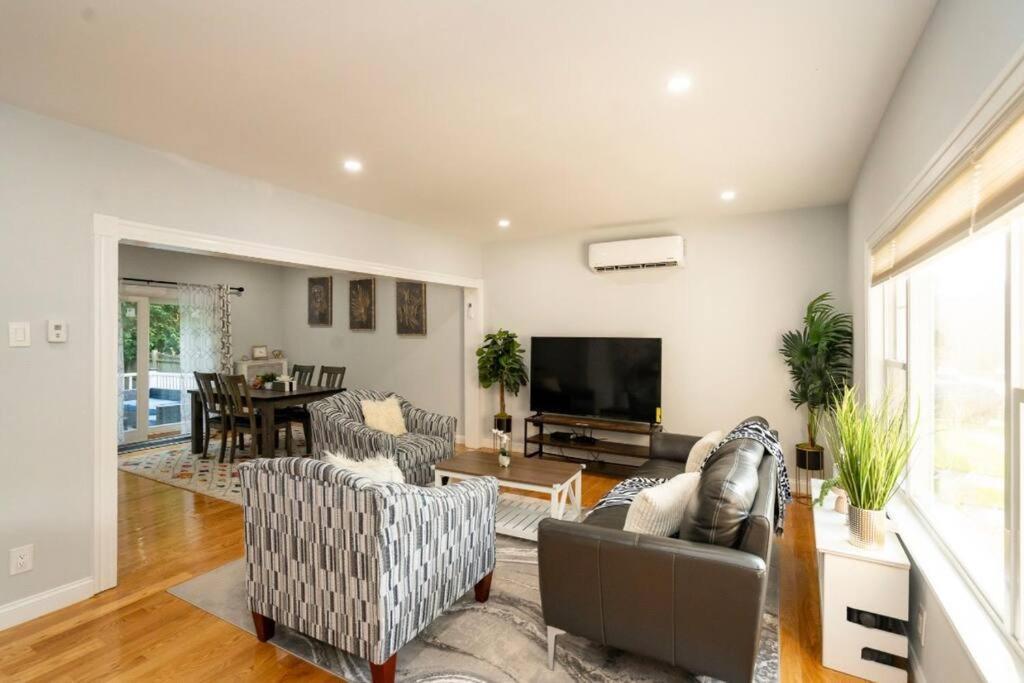 New Renovation Cozy House In Apartment Worcester