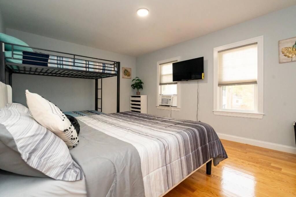 Apartment New Renovation Cozy House In Worcester