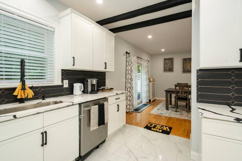 New Renovation Cozy House In Worcester