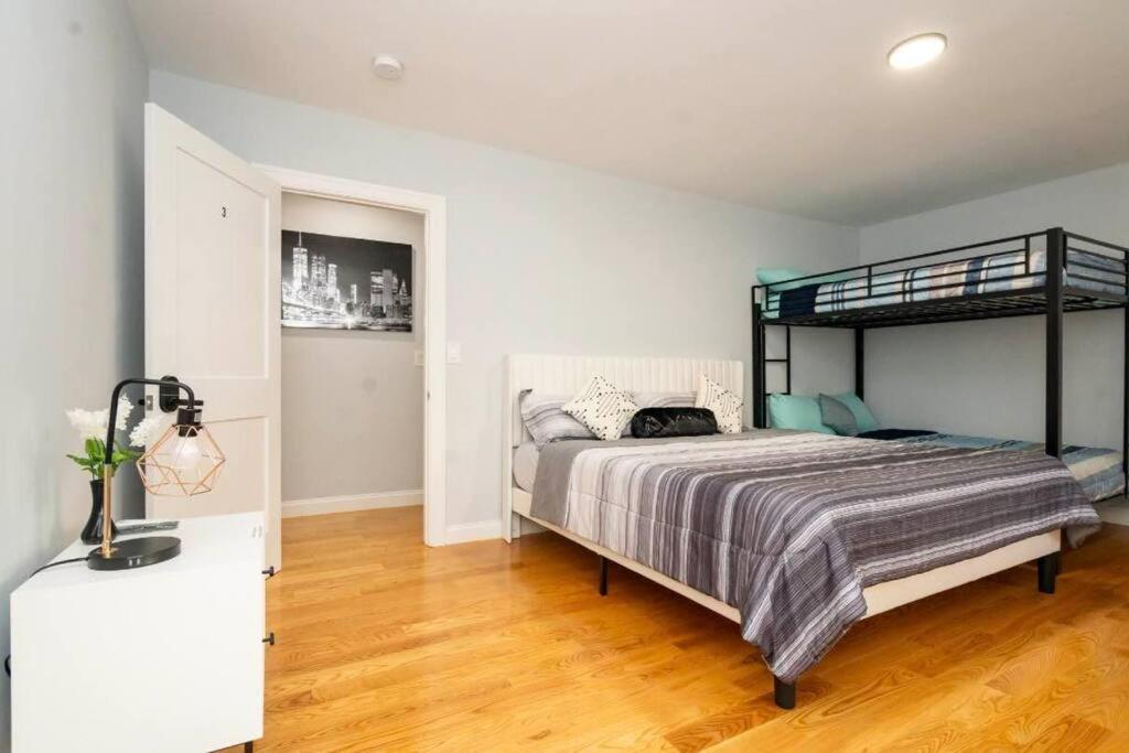 New Renovation Cozy House In Apartment