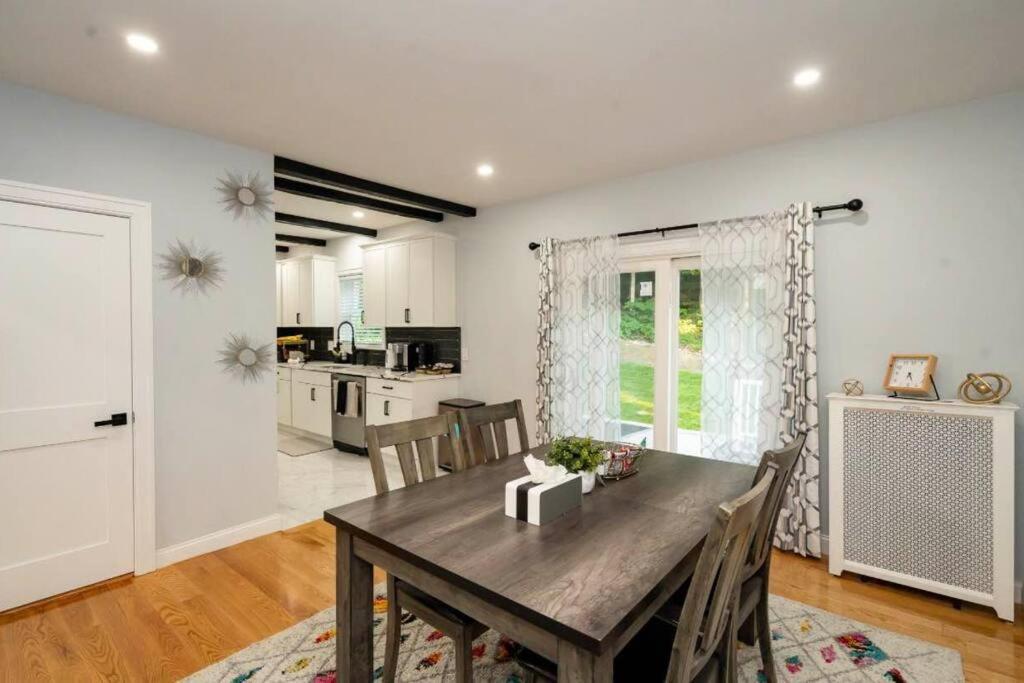 New Renovation Cozy House In Apartment